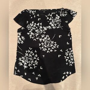 Banana Republic Floral Blouse - Women’s Size Petite XXS
..